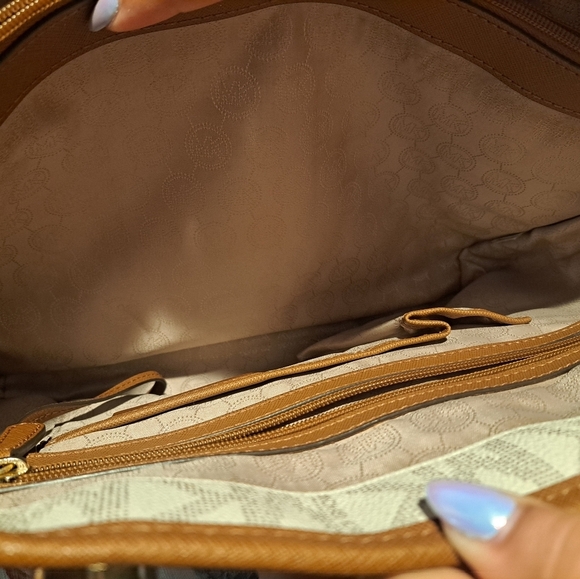 Michael Kors Purse - Picture 10 of 14